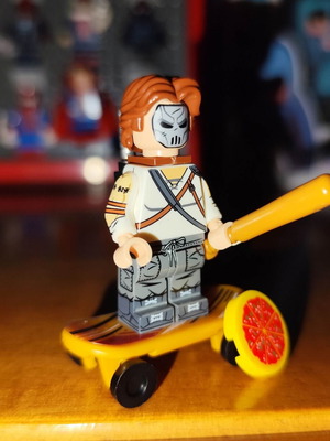 Φιγούρα Casey Jones σαν καινούργια με skateboard και αξεσουάρ