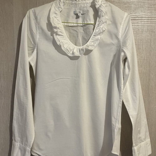 Gap white blouse shirt size XS used with neck details