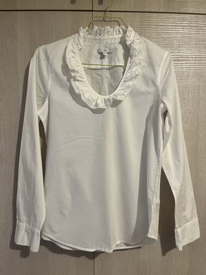 Gap white blouse shirt size XS used with neck details
