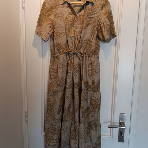 Desigual dress size S like new, green multicolor, knee length
