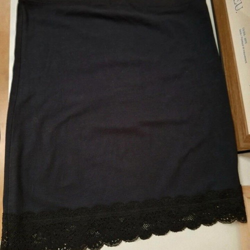 Mini skirt H&M black with lace like new, size S