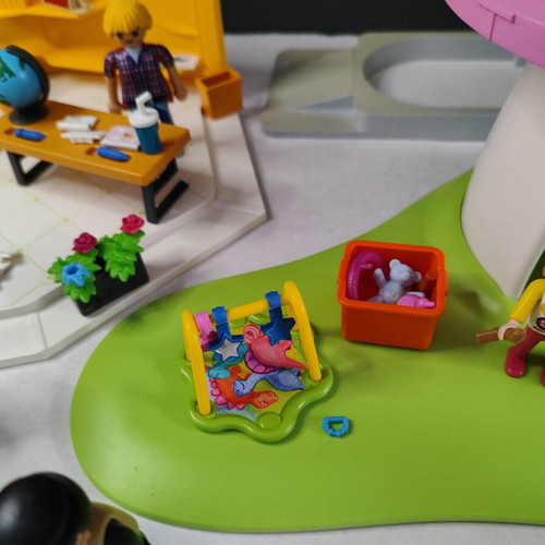 Playmobil children's daycare used, assorted pieces