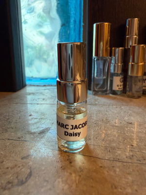 Marc Jacobs Daisy Eau de Toilette Tester 2 ml like new