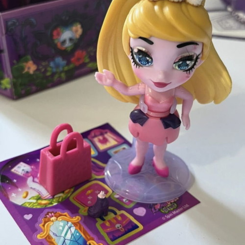 Zombaes forever Shop Till You Drop figure like new with accessories and box
