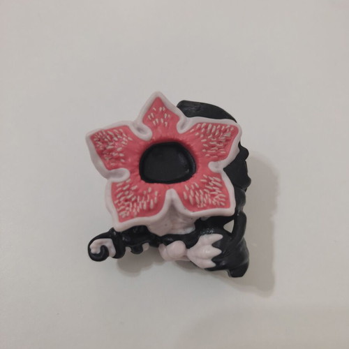 Kinder Stranger Things Demogorgon figure like new