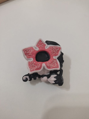 Kinder Stranger Things Demogorgon figure like new