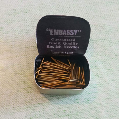 Vintage metal box with Embassy phonograph needles like new