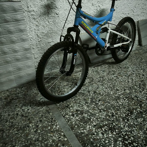 Children's bicycle with suspension like new