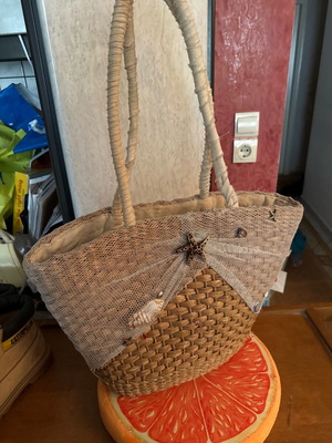 Καλοκαιρινή τσάντα θαλάσσης σαν καινούργια με ψάθινη υφή και διακοσμητικά