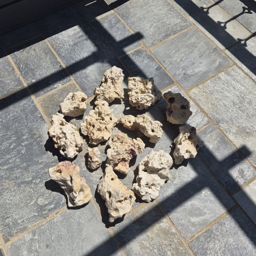 Decorative aquarium porous stones