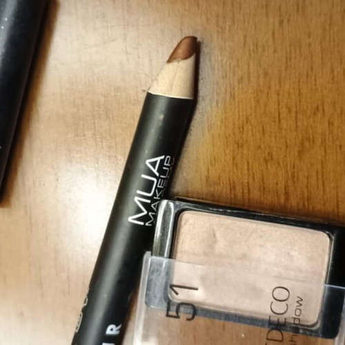 Artdeco eyeshadow set and Mua eyeliner pencil like new