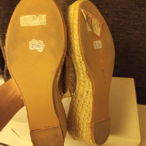 Migato women's platform sandals size 39 like new, gold