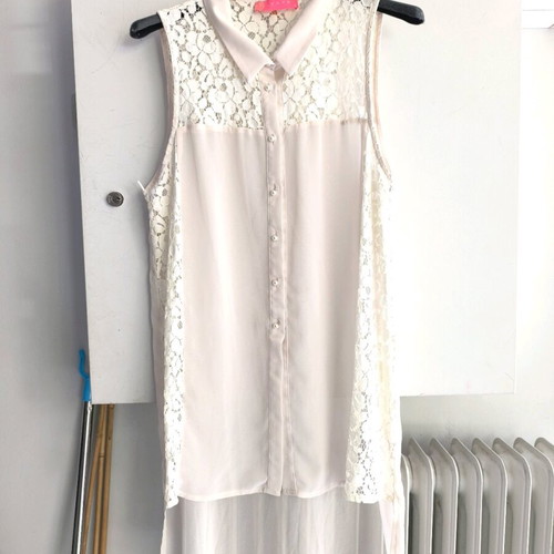 Lynne Long Shirt like new with pearl buttons Size M