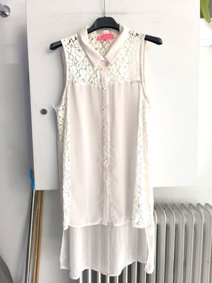Lynne Long Shirt like new with pearl buttons Size M