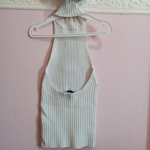 Zara women's white top medium like new with open back
