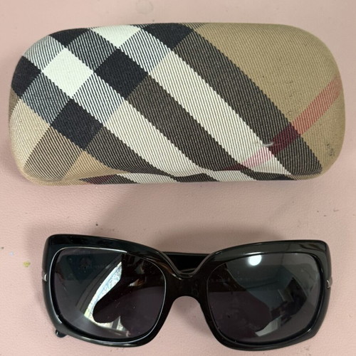 Burberry vintage sunglasses used, black frame with silver details