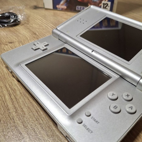 Nintendo DS Lite Silver like new with USB charging cable and game
