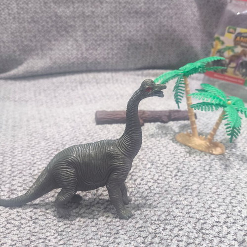 Dinosaur figure set like new, 9 figures with trees and sticks