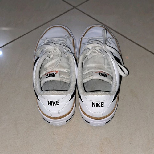 Nike Court Legacy (Gs) DA5380 102 athletic shoes used, white