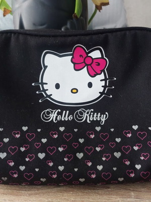 Νεσεσέρ Hello Kitty σαν καινούργιο, μαύρο από H&M