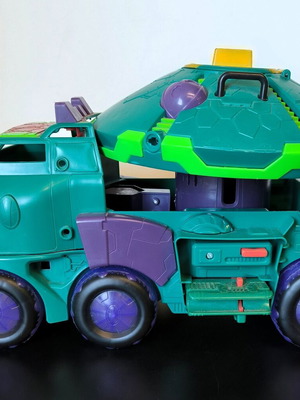 Rise of the Teenage Mutant Ninja Turtles Turtle Tank toy like new