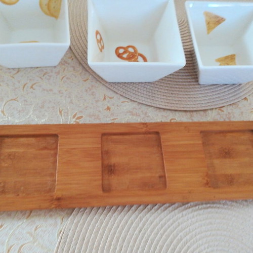Bowl set of 3 like new with wooden base for snacks