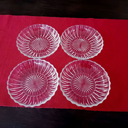 Set of 4 vintage glass dessert plates like new
