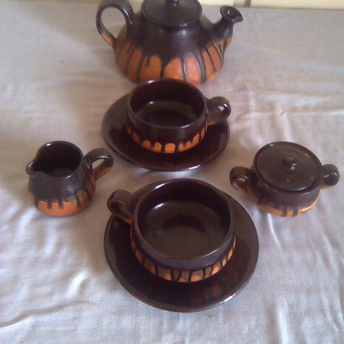 Clay traditional style tea set like new, black