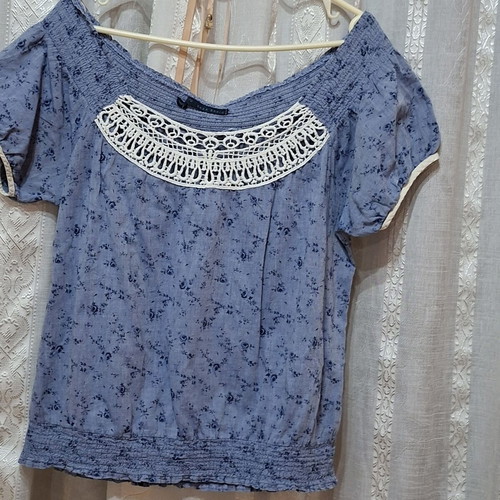 Zara Blue Floral Blouse with Lace Size L Like New