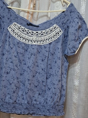 Zara Blue Floral Blouse with Lace Size L Like New