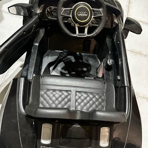 Audi R8 Licensed Children's Car like new with remote