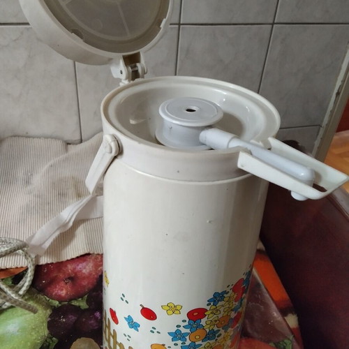 Collectible thermos set, large size
