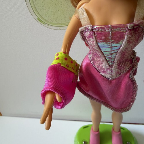 Winx Club Flutter Magic Flora doll like new