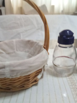 Tableware like new, set with bread basket, oil sprayer and vinegar container