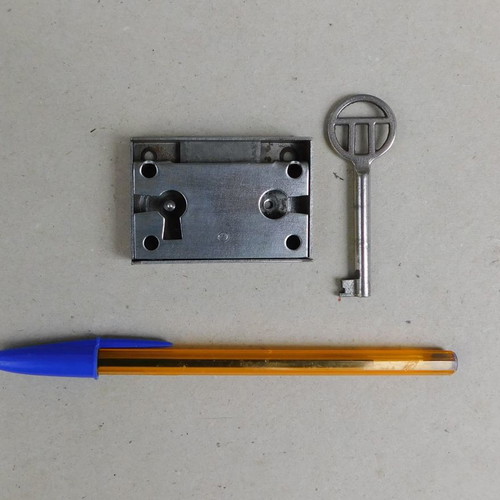 Furniture lock bronzed 5.6 x 3.8 cm