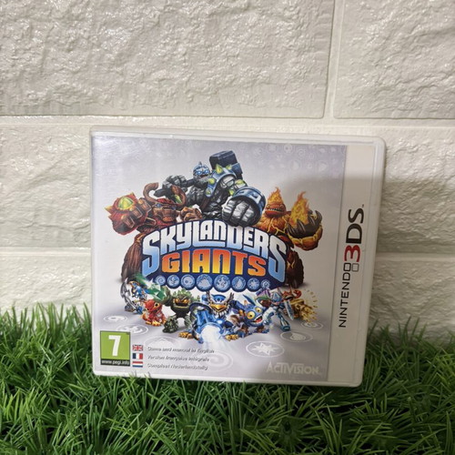 Skylanders Giants Nintendo 3DS game used, complete