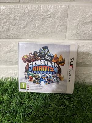 Skylanders Giants Nintendo 3DS game used, complete