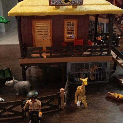 Playmobil wild animal shelter used