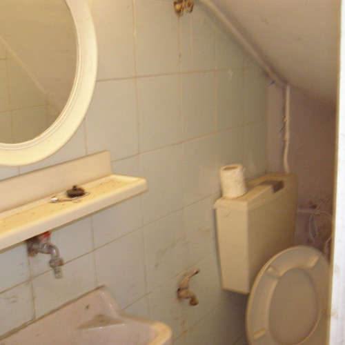 Commercial space 22 sqm renovated, ground floor, Keratsini Tambouria, with wc