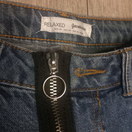 Bershka women's jeans like new, size 34, blue with rips