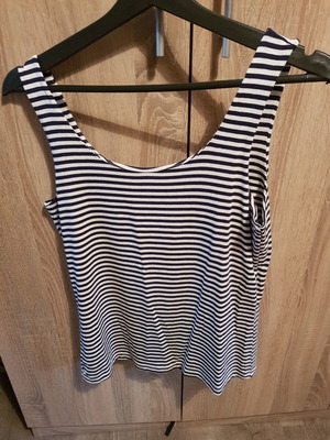 Top size L like new, black and white with extra fabric inside