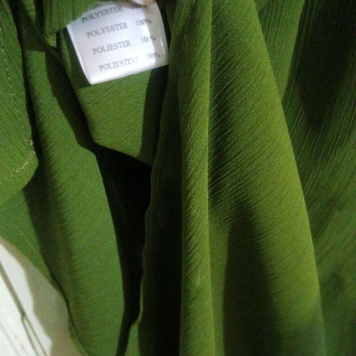Shirt long S/M olive, like new, side tear