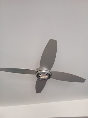 Westinghouse ceiling fan with remote control like new, broken lamp glass