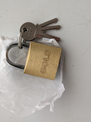 Padlock new with 3 keys