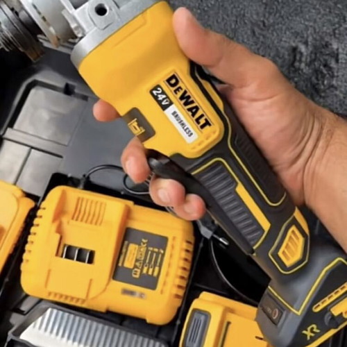 DeWalt 125mm brushless angle grinder with case and 2 batteries