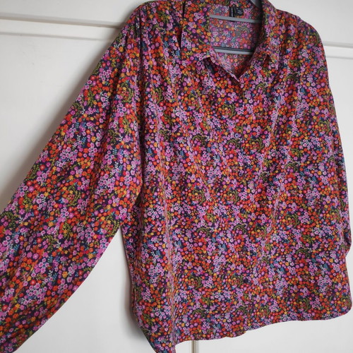 Vero Moda dark blue floral shirt like new, size L/XL