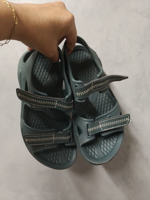 Boy's sandals size 36, green