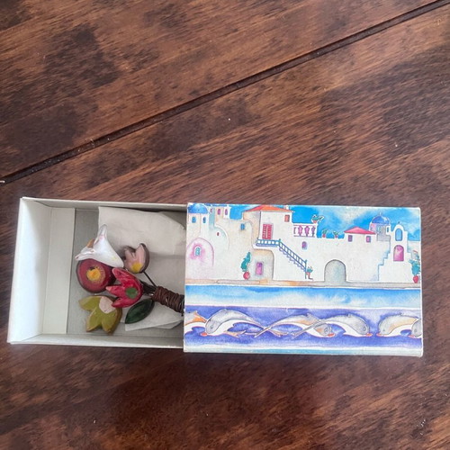 Handmade brooch with ceramic flowers like new, from Italy