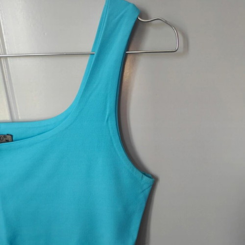 Turquoise tank top like new, fitted with strap and neckline