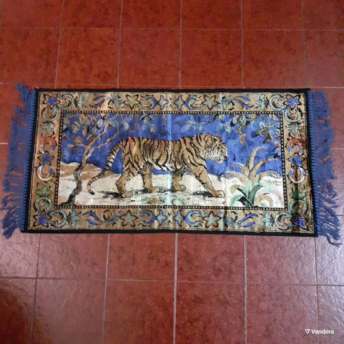 Tapestry and embroidery used, pack of 2 with tiger and lion design